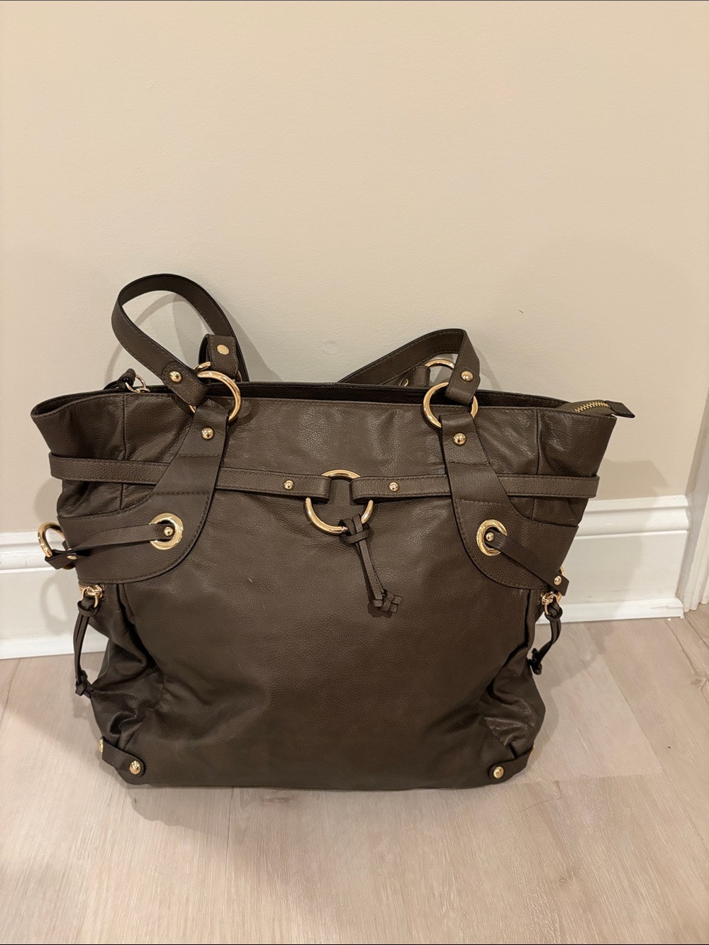 Universal Dark Brown/Green Leather Bag with Gold Details